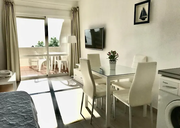 Estudios Y Apartamentos Benal Beach
